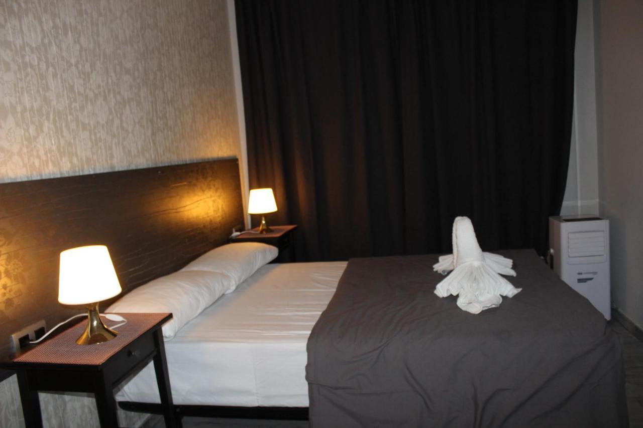 Bcn Condal Hostal Βαρκελώνη Εξωτερικό φωτογραφία